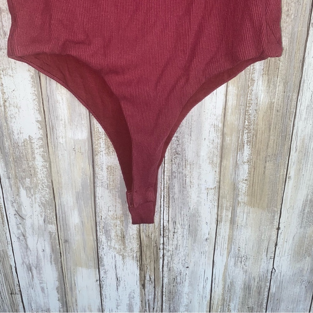 Lulus Maroon Puff Sleeve Bodysuit Small V Neck Stretch Thong Minimalist Top - Picture 4 of 6